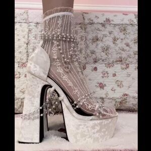 Sugar Thrillz Dolls Kill ‘HOLY REVELATION’ Velvet White Platform Heels NWOB 9